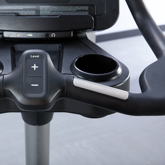 Life Fitness Club Series+ Upright Lifecycle SL Bike