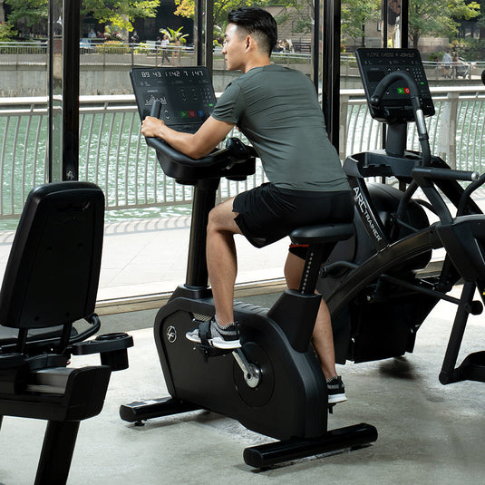 Life Fitness Club Series+ Upright Lifecycle SL Bike